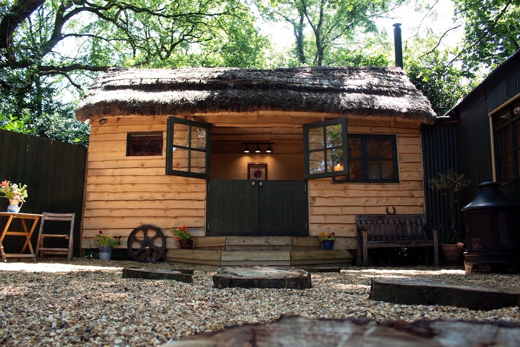 Dorset Shepherds Huts Glamping with Private Hot Tub