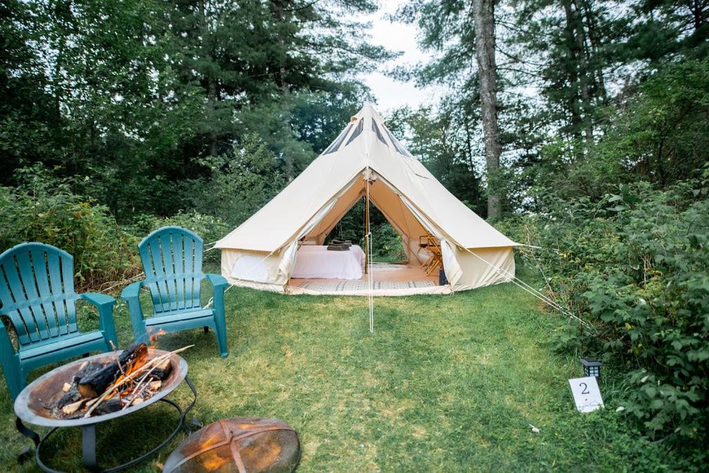 Craftsbury Farmhouse - Glamping Vermont