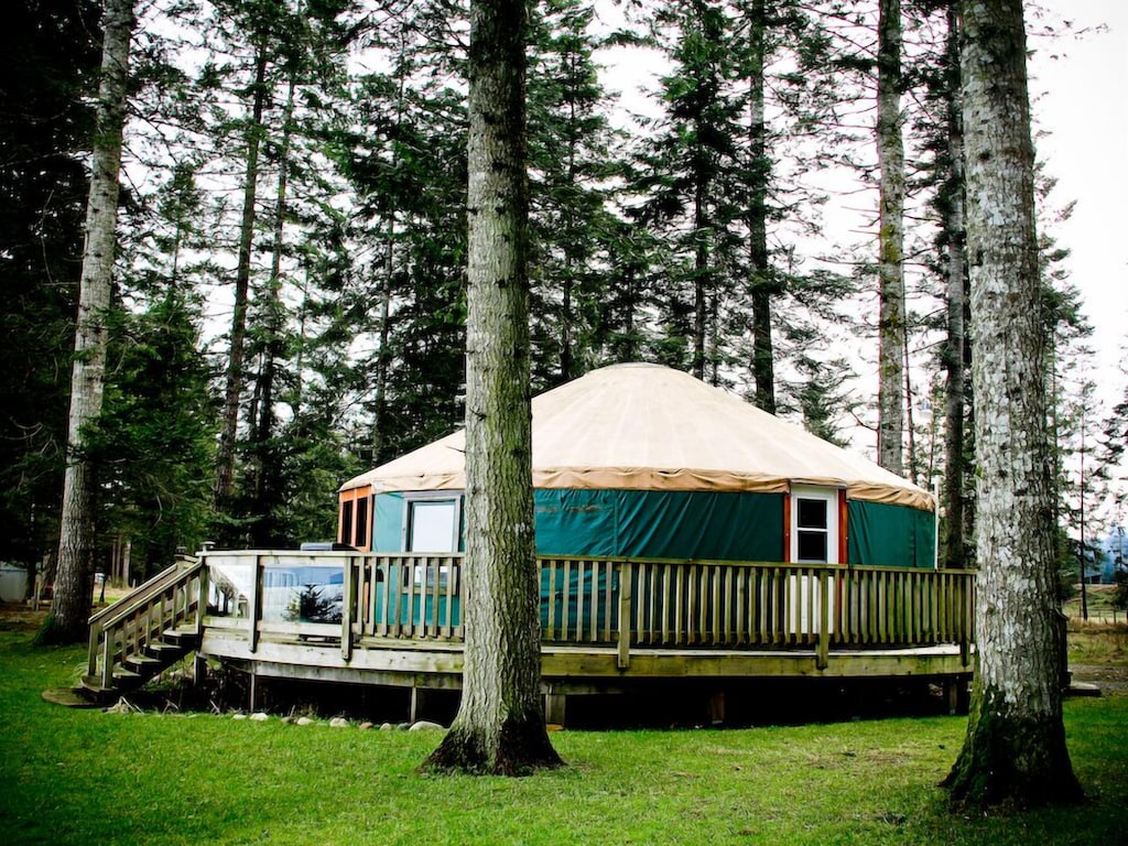 Oceanfront Yurt in Vancouver Island - Glamping British Columbia