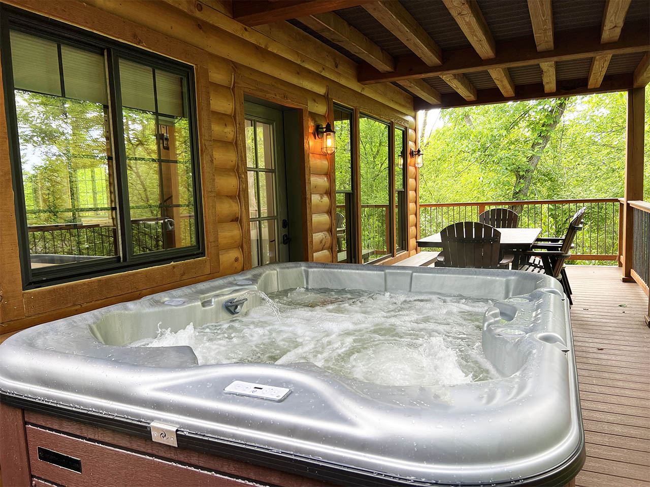 Ohio Glamping Treehouse with Hot Tub