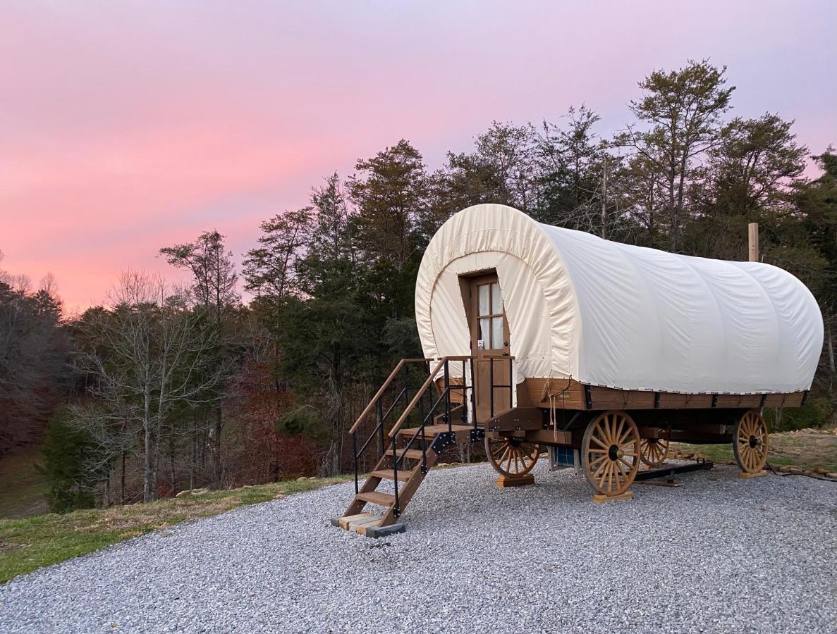 Smoky Hollow Outdoor Resort - Glamping Tennessee