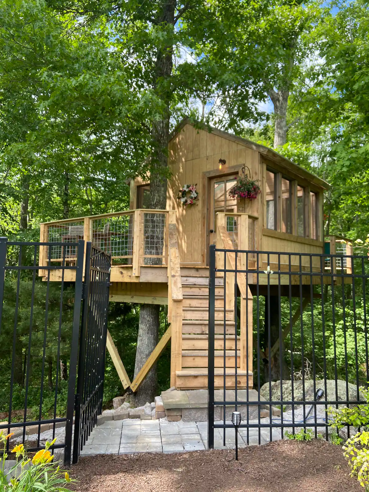 Cozy Treehouse Glamping Rhode Island