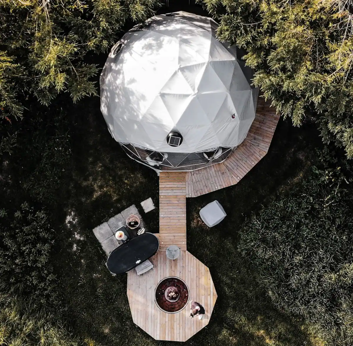 Beautiful Olive Pod Geo Dome House with Hot Tub