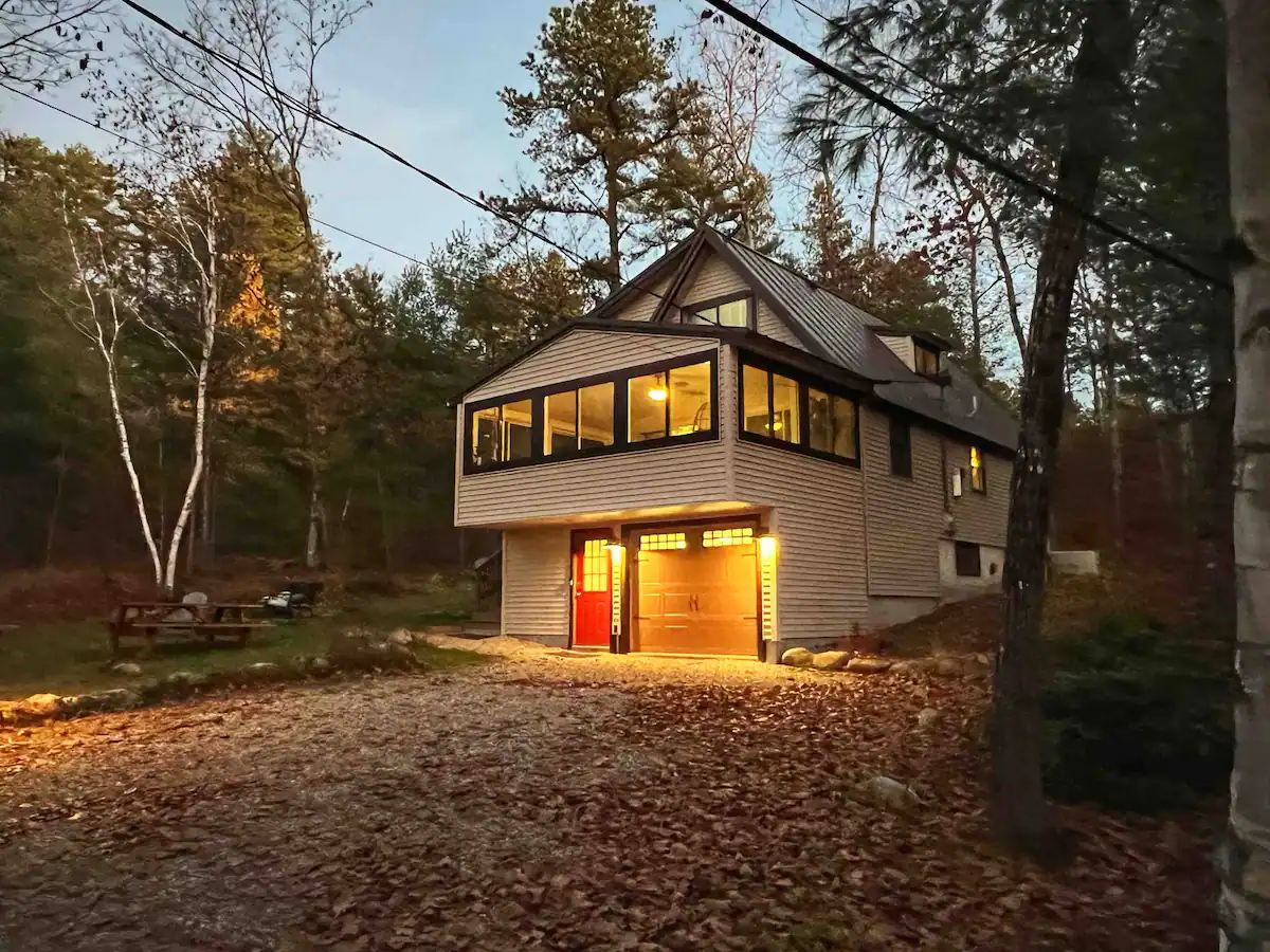 Fully Stocked Lake Cabin near North Conway