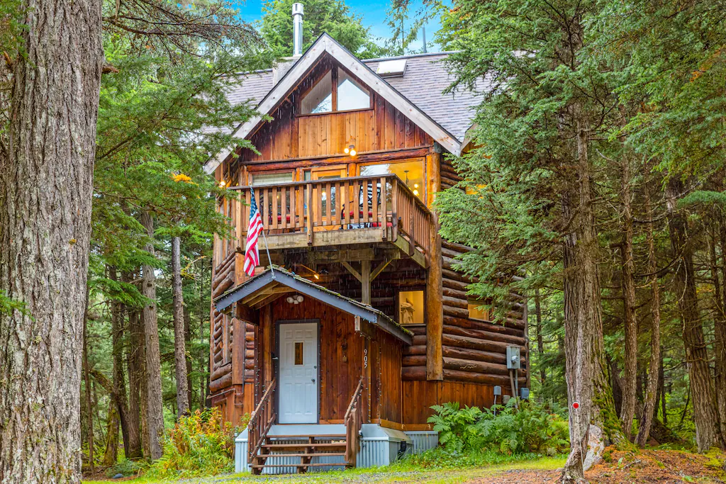 Gorgeous cabin-style home in Girdwood