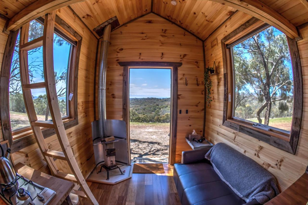 Hilltop Tiny House - Glamping Melbourne