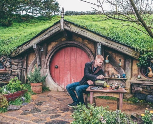 Hobbiton Movie Set - Hobbit House Airbnb