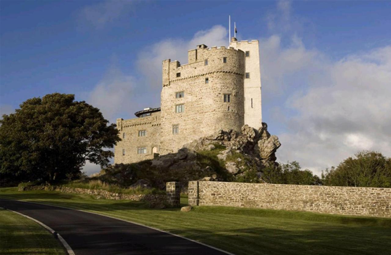 Roch Castle Hotel Wales