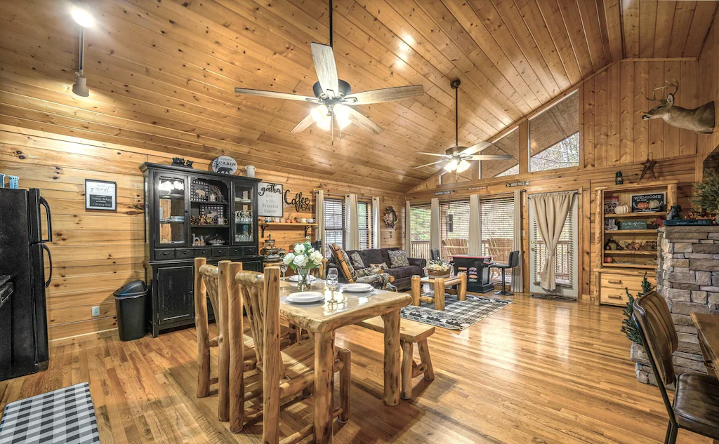 Cozy Mountain Cabin Between Pigeon Forge and Gatlinburg