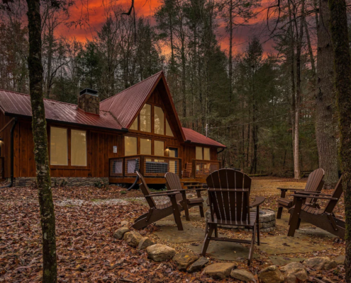 Creekside Hideaway - Luxury Cabin Pigeon Forge