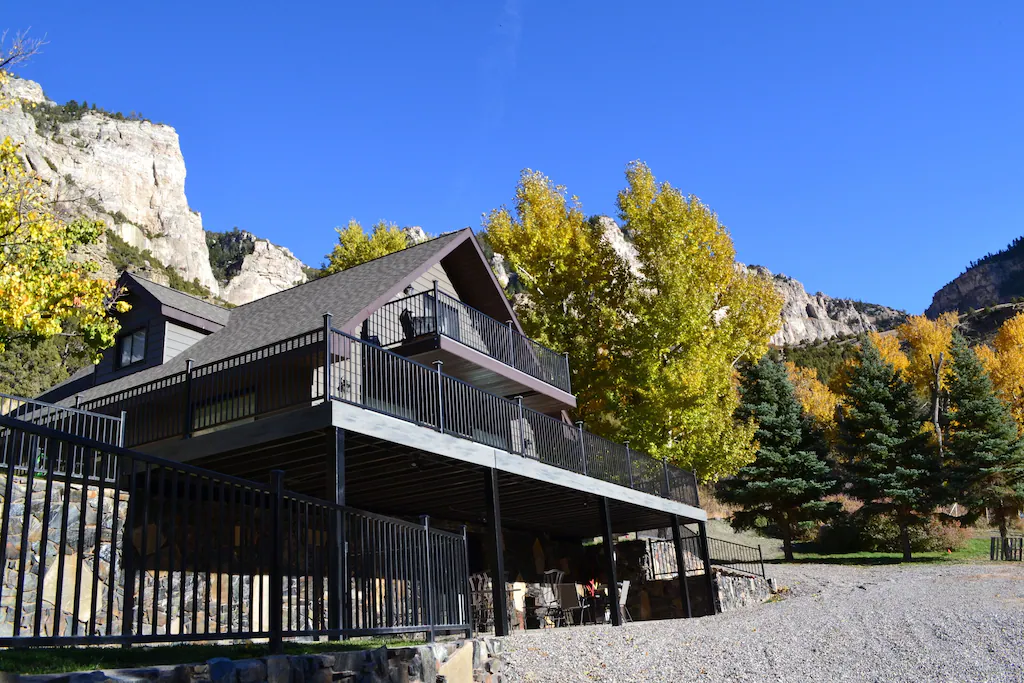 Luxurious Lodging in the Wind River Canyon
