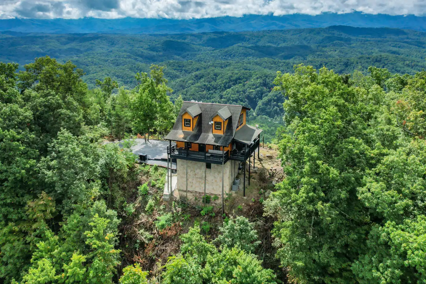 Mountain Cabin near Pigeon Forge Luxury