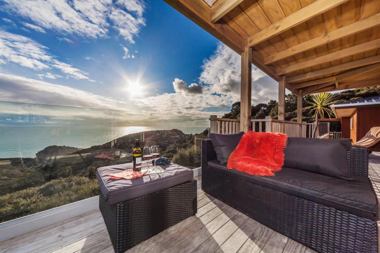 Romantic Piha Beach Resort