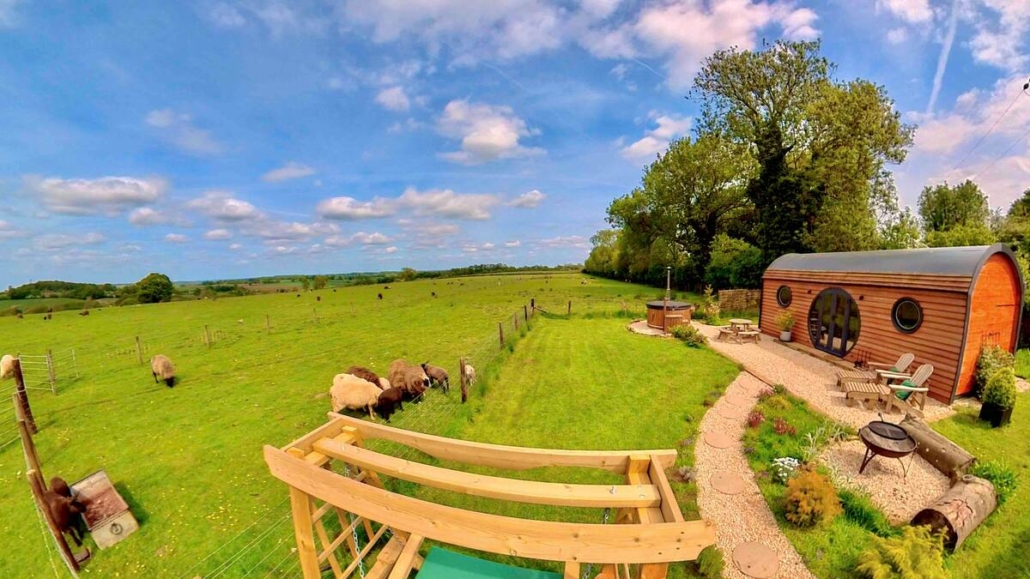 Happy Valley Pod Luxury Glamping - Cotswolds