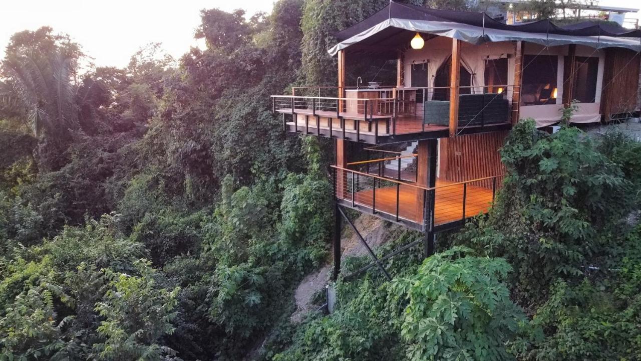 Humming Bird Garden Treehouse Glamping Costa Rica