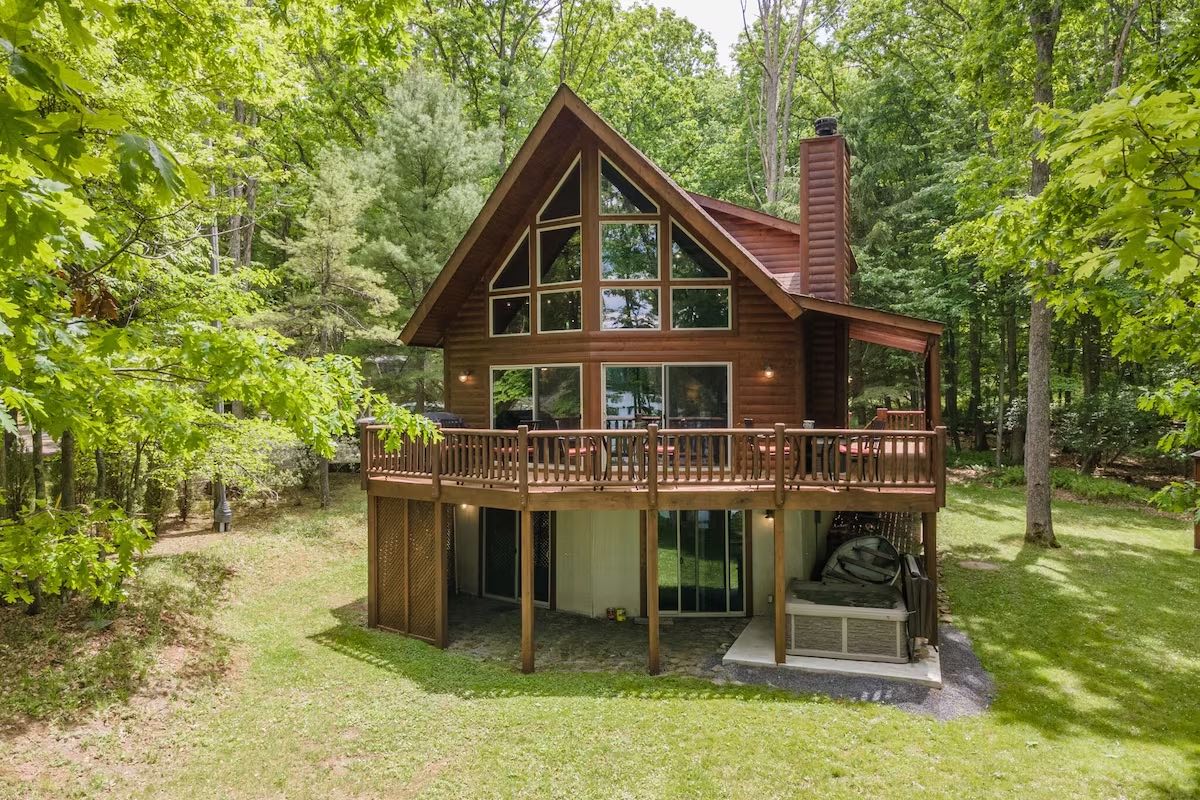 Reflections Luxury Cabin with Hot Tub