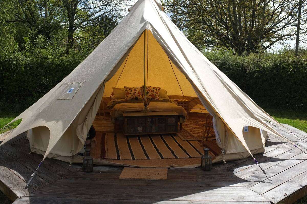 The Cow Field - Luxury and Private Glamping bell