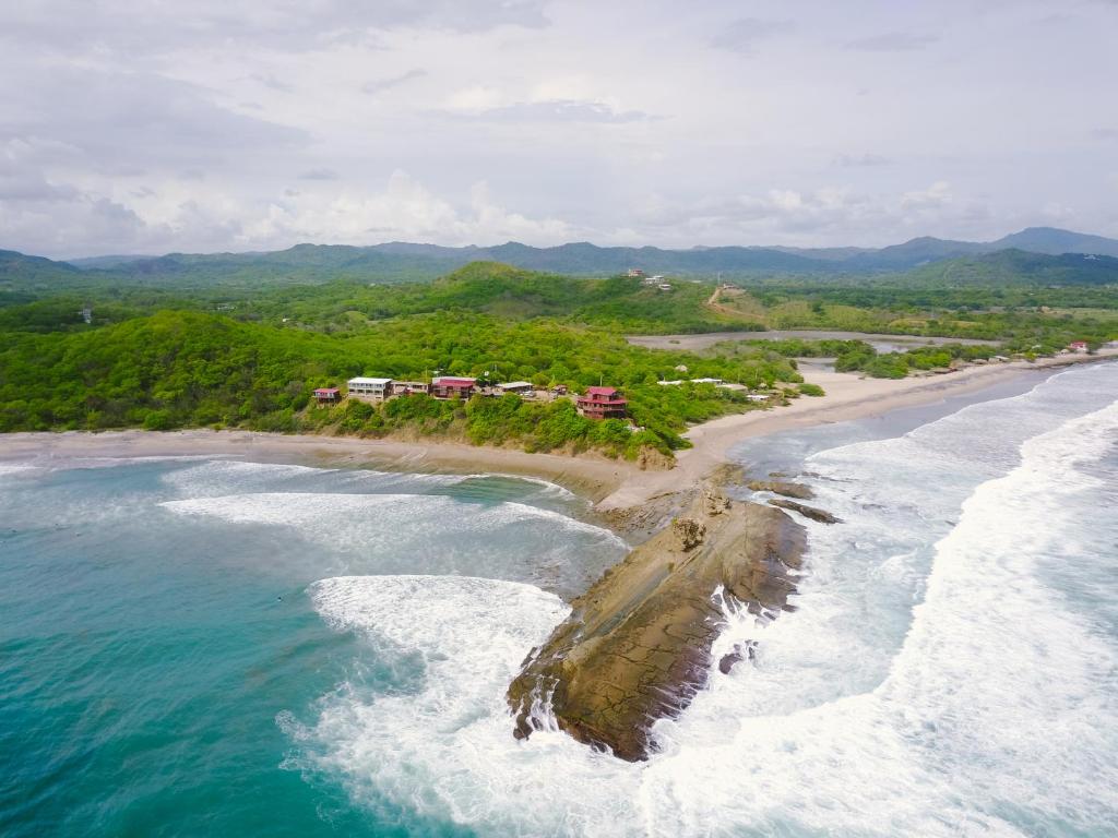 Magnific Rock - Surf Resort & Yoga Retreat Nicaragua