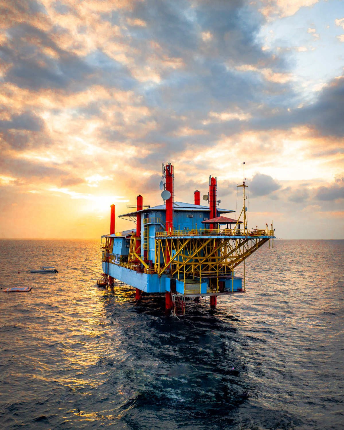 Dive Rig Seaventures: The World's First and Only Live On Board Dive Rig
